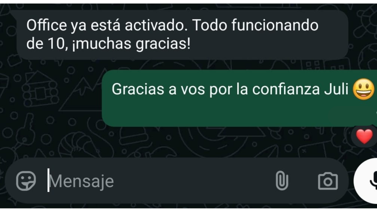 Julián activando Office para su trabajo